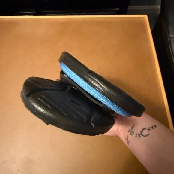 12 avenue cloudwalkers Blue Footbed Black Strap Flip Flop Sandals - Picture 8 of 8